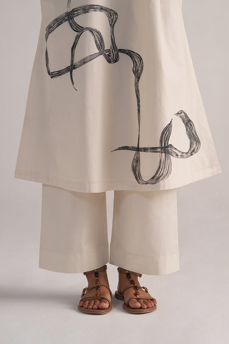leg view Cream and Black Cotton Print Co-ord Set