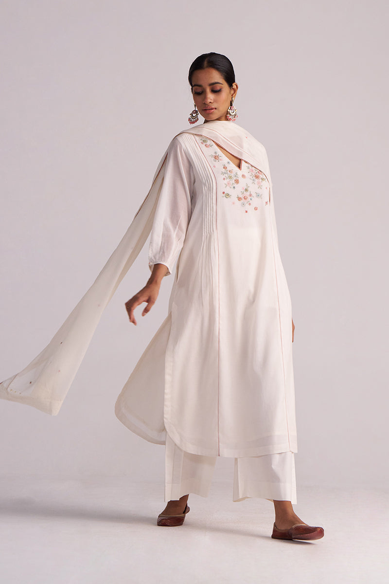 Woman wearing a Ivory Embroidered Kurta Set with a plain background